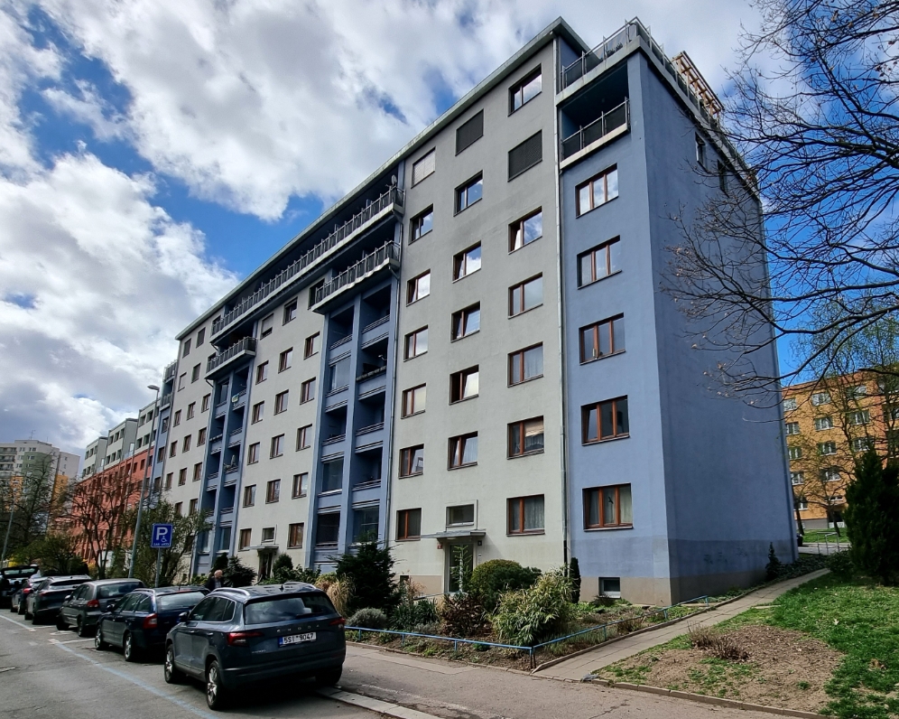 Prodej bytu 2+1, 53 m2, ve stavu před rekonstrukcí, 5. NP, K Lučinám  2466/15, Žižkov, Praha 3